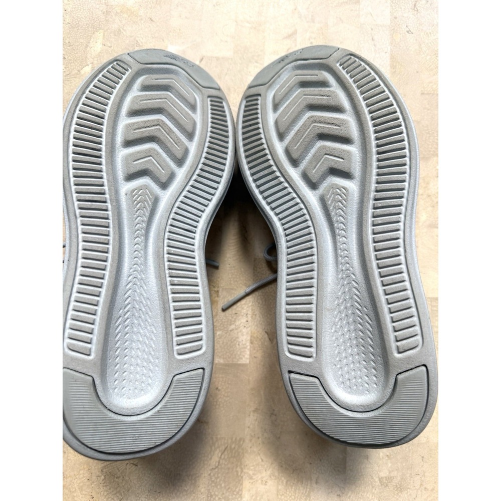 New Balance Womans Sneakers Holographic Iridescent Gray Fuel Core Coast Size 7.5 - Picture 3 of 8